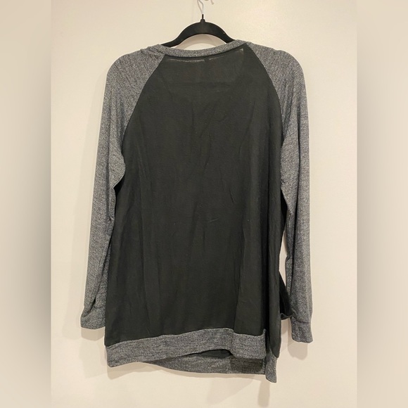 •2/$20• Black & Gray Long Sleeve Tunic Top - Picture 3 of 3
